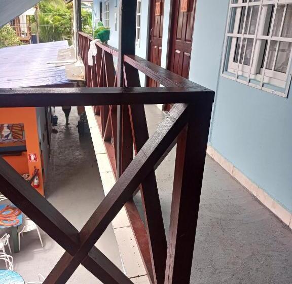 غرفة قياسية رباعية, Surfari Bocas