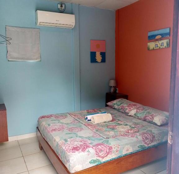 غرفة قياسية, Surfari Bocas