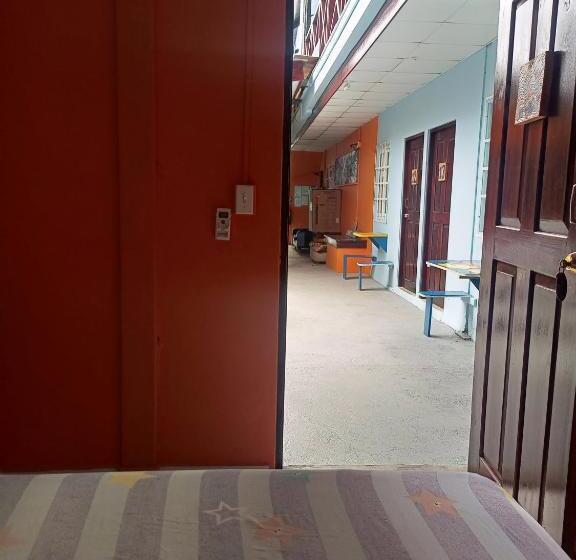 غرفة قياسية, Surfari Bocas