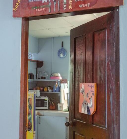 غرفة قياسية ثلاثية, Surfari Bocas