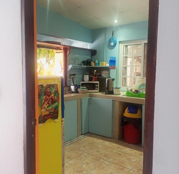 غرفة قياسية رباعية, Surfari Bocas