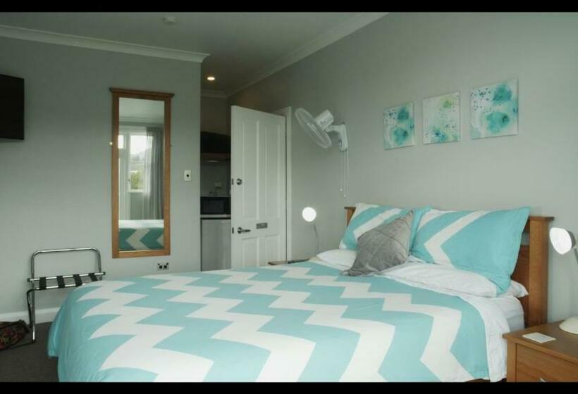 اتاق لوکس با تخت دو نفره بزرگ, Top Of The Town