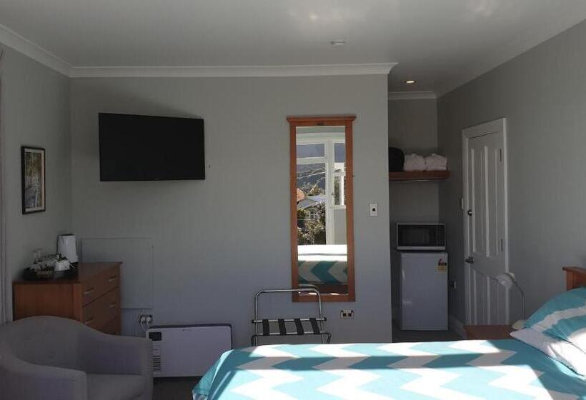 اتاق لوکس با تخت دو نفره بزرگ, Top Of The Town