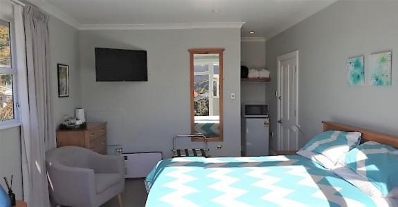 اتاق لوکس با تخت دو نفره بزرگ, Top Of The Town