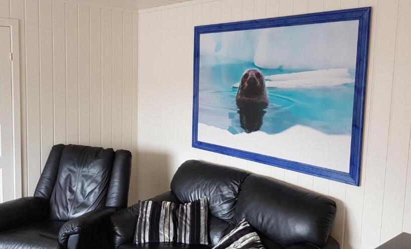 带3个卧室的公寓, Båtsfjord Hotell