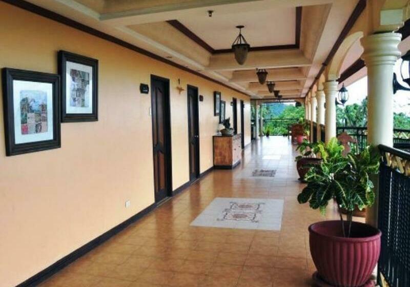 سوئیت جونیور با تراس, Camiguin Highland Resort