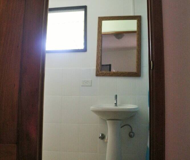 اتاق ساده چهارنفره, Hostel Mamallena Bocas Del Toro   Adults Only