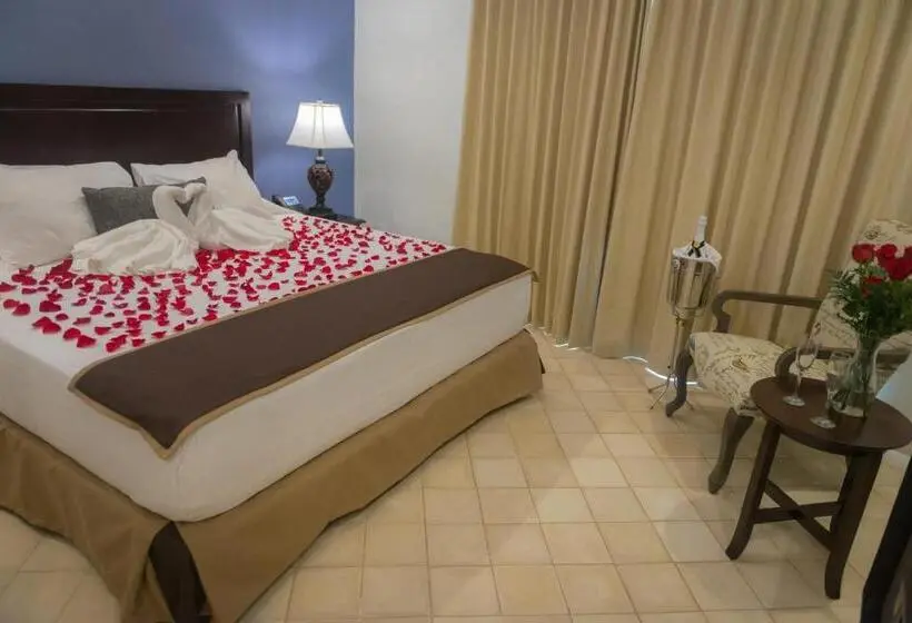 اتاق لوکس با تخت بزرگ, Presidente Las Tablas