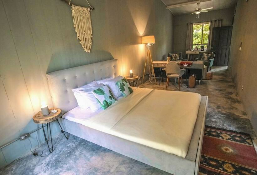 Люкс, Socialtel Red Frog