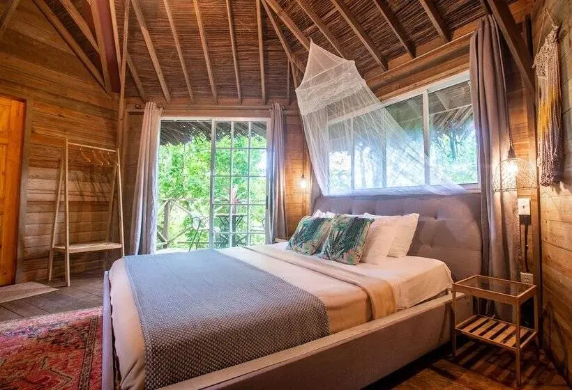 Deluxe-bungalow, Socialtel Red Frog