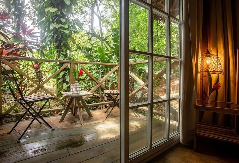 Standard-bungalow, Socialtel Red Frog