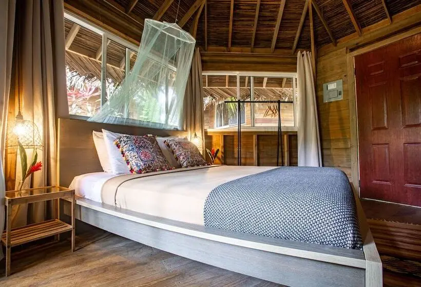 Standard-bungalow, Socialtel Red Frog