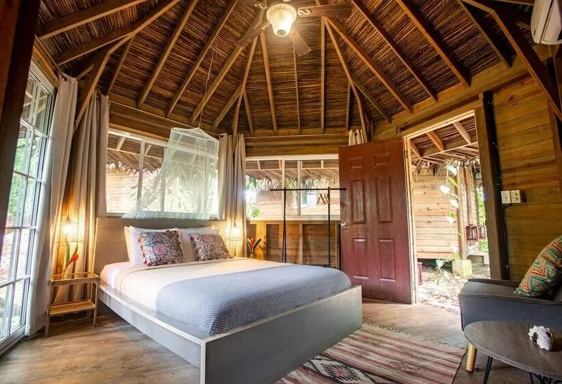 Standard-bungalow, Socialtel Red Frog