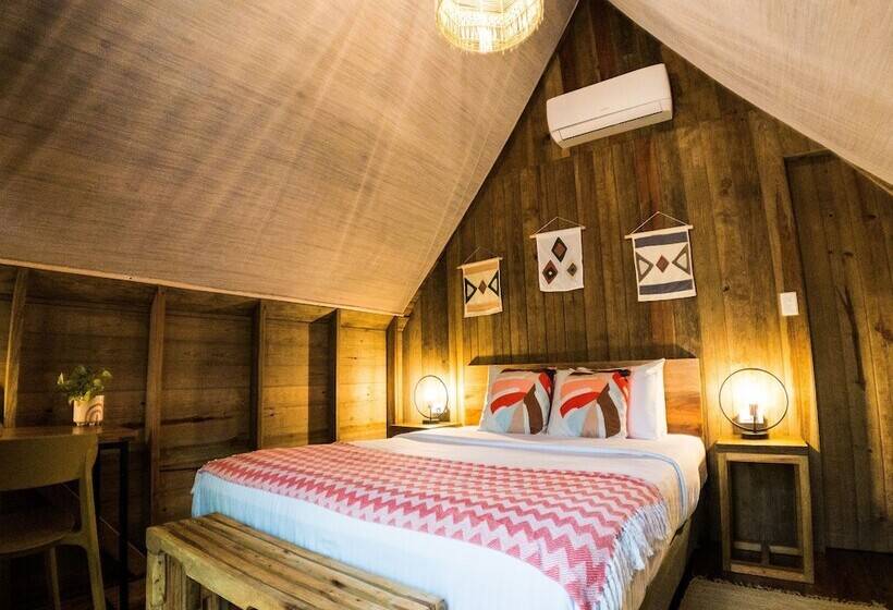 Standard Tent, Socialtel Red Frog