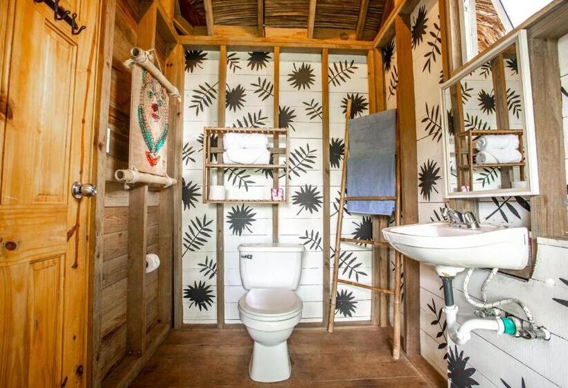 Бунгало Deluxe, Socialtel Red Frog