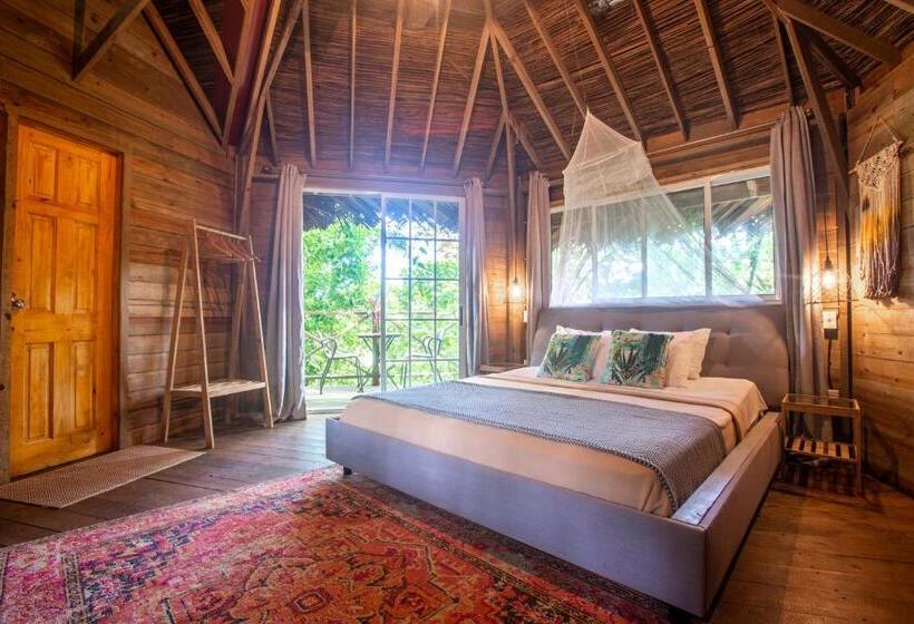 Бунгало Deluxe, Socialtel Red Frog