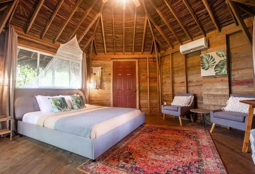 Deluxe-bungalow, Socialtel Red Frog