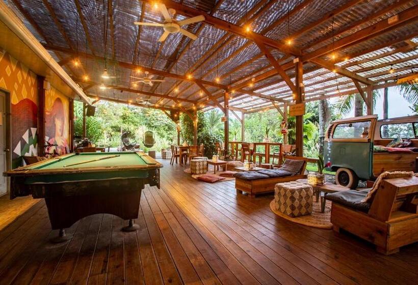 Бунгало Deluxe, Socialtel Red Frog