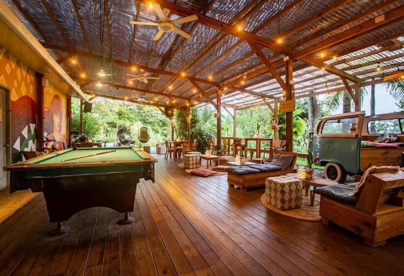 Deluxe-bungalow, Socialtel Red Frog