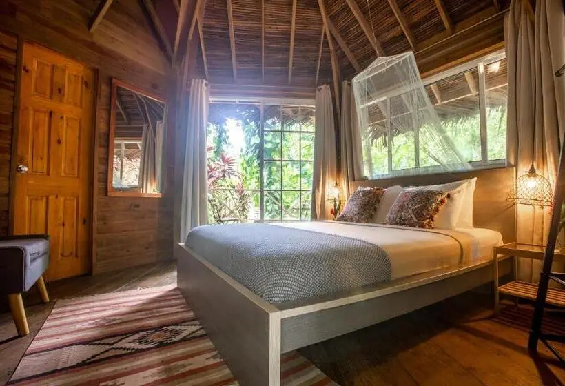 Standard-bungalow, Socialtel Red Frog