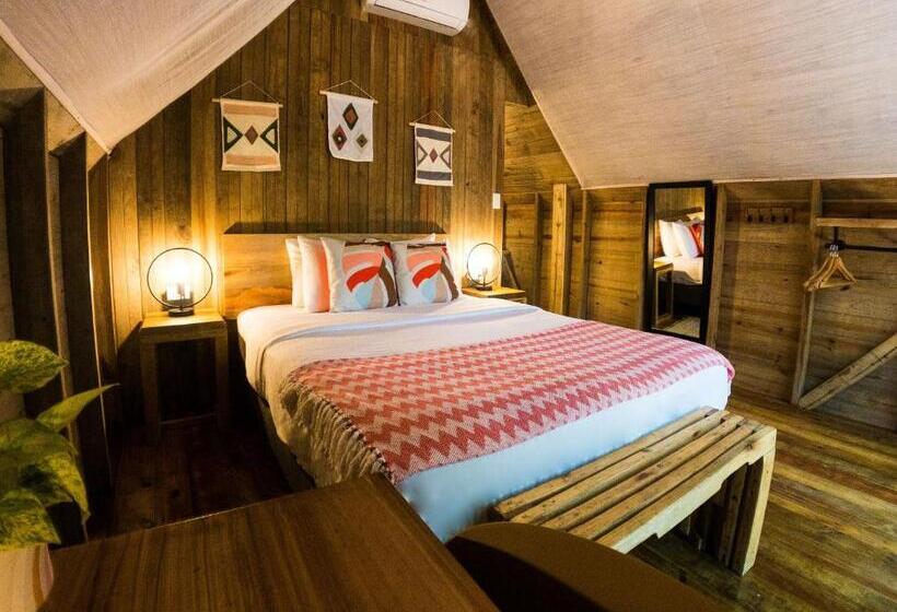 Standard Tent, Socialtel Red Frog