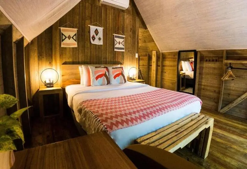 Standard Tent, Socialtel Red Frog