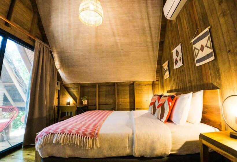 Standard Tent, Socialtel Red Frog