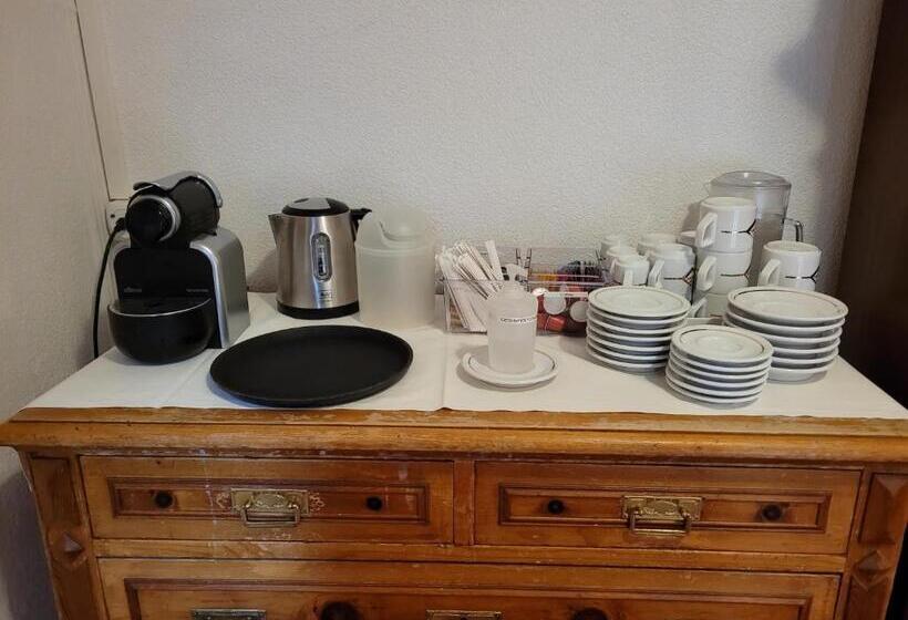 标准四人间共用浴室, Zunfthaus Zur Rebleuten