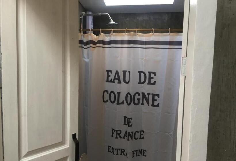 غرفة قياسية, The Flying Fish Hostel