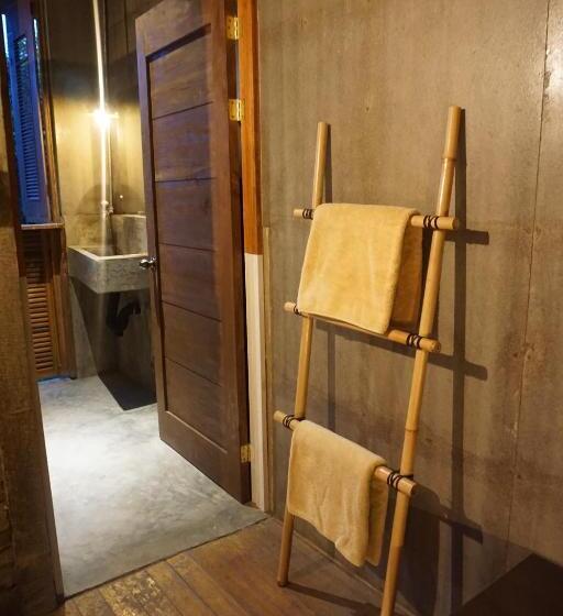 غرفة ديلوكس, The Flying Fish Hostel