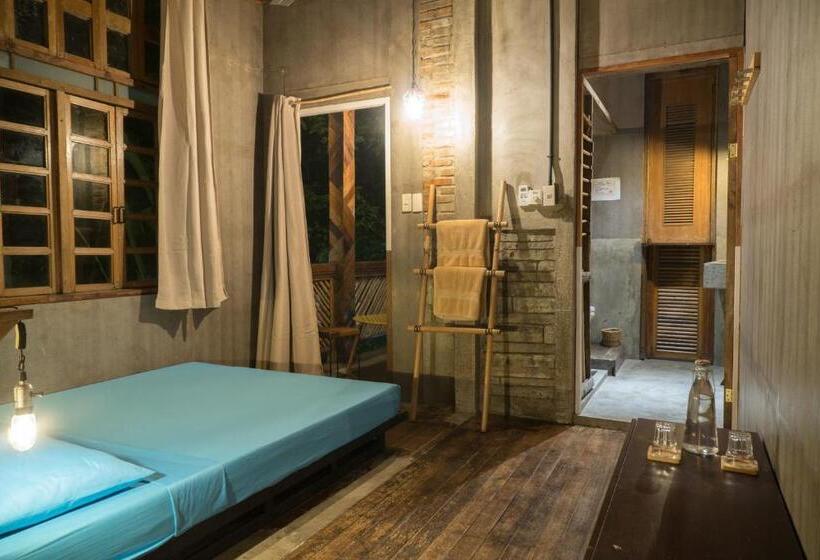 غرفة ديلوكس, The Flying Fish Hostel