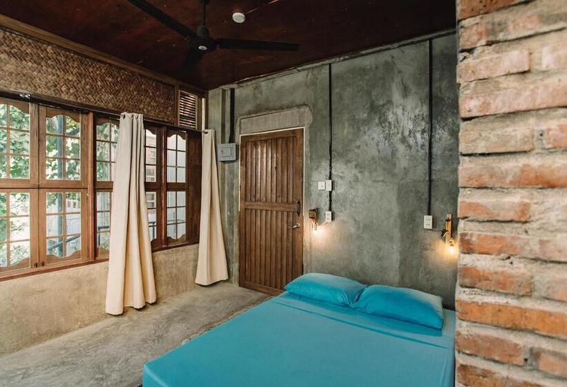 غرفة ديلوكس, The Flying Fish Hostel