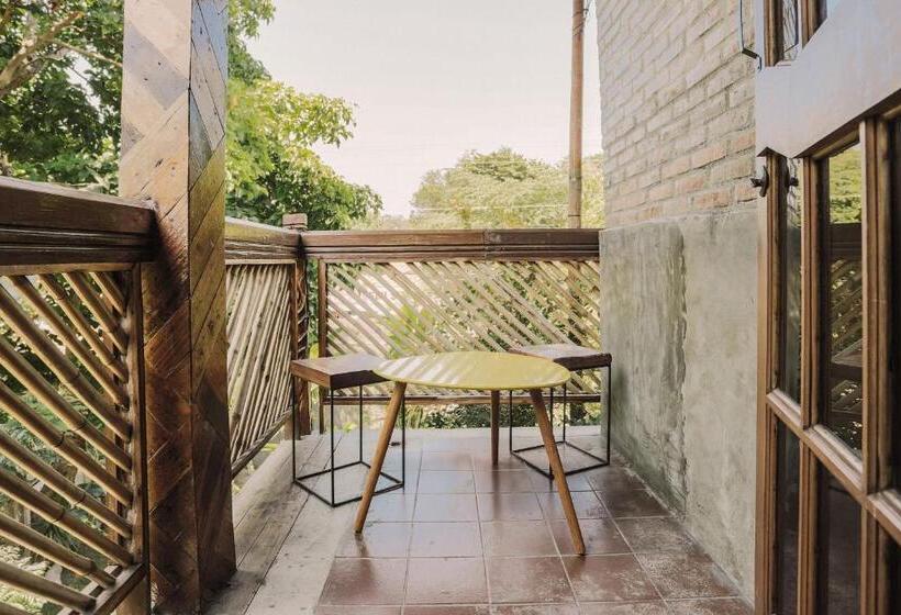 غرفة ديلوكس, The Flying Fish Hostel