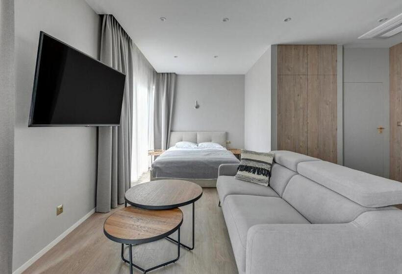 استودیوی استاندارد, Grano Hotel Solmarina