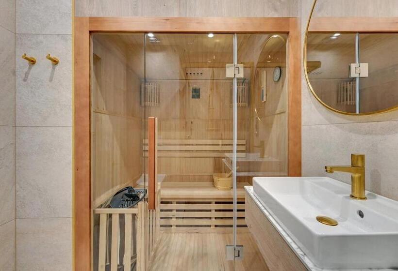 استودیوی استاندارد, Grano Hotel Solmarina