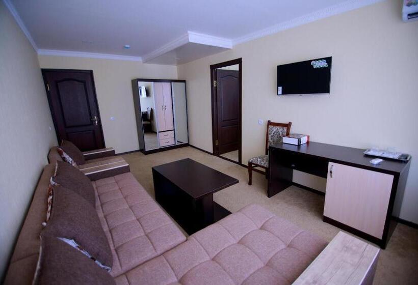 سوئیت با بالکن, Art Palace