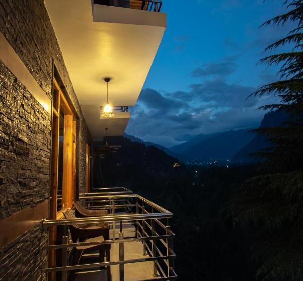 발코니 디럭스 룸, The Forest Pinnacle Hostel And Café, Old Manali