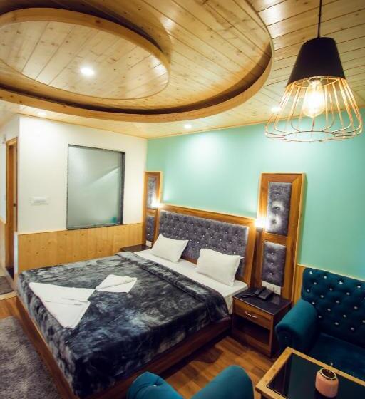 اتاق لوکس با بالکن, The Forest Pinnacle Hostel And Café, Old Manali