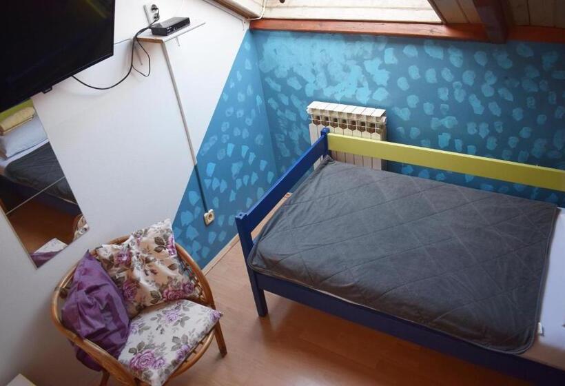 غرفة قياسية فردية, Favela Hostel