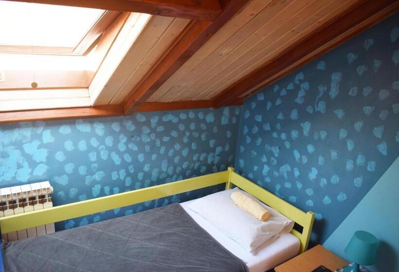 اتاق استاندارد یک نفره, Favela Hostel
