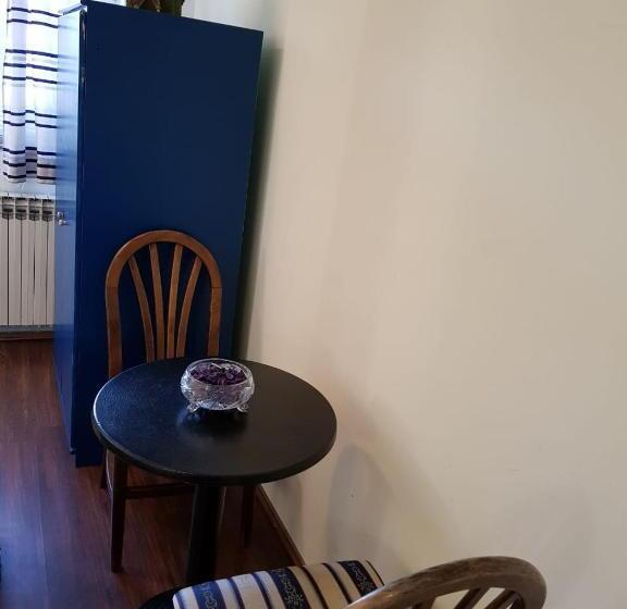 غرفة قياسية, Favela Hostel