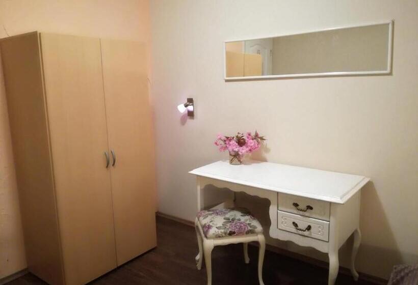 غرفة قياسية, Favela Hostel