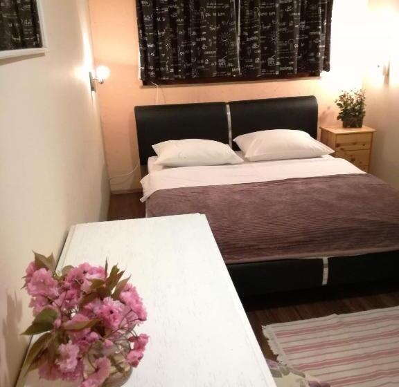 اتاق استاندارد, Favela Hostel