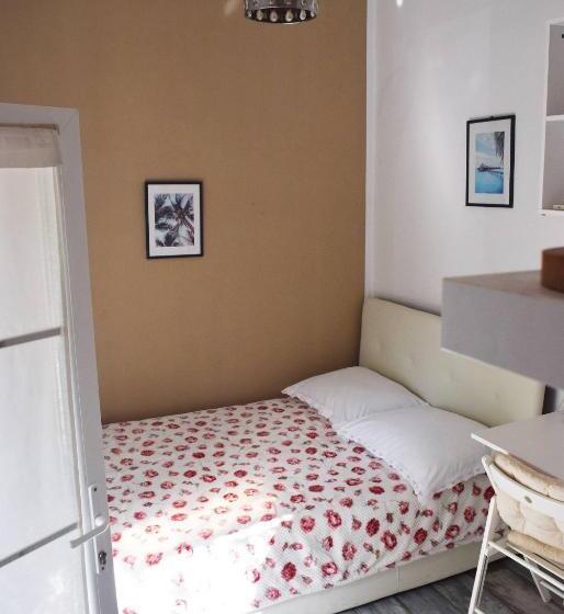 إستوديو قياسى, Favela Hostel