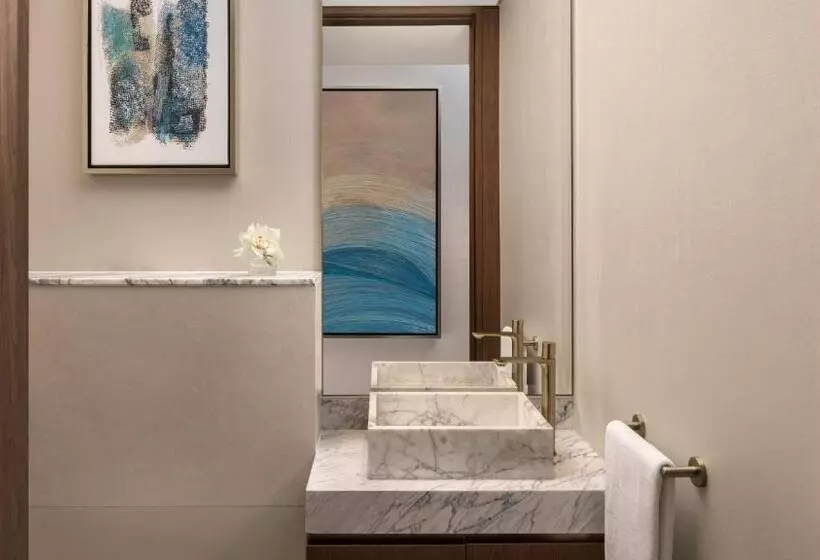 سوئیت با چشم‌انداز کانال, Intercontinental Residences Dubai Business Bay, An Ihg