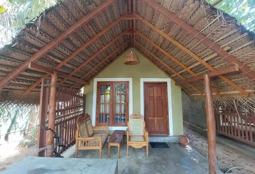 スーペリアーバンガロー, Inn On The Bay