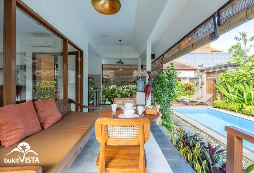 غرفة قياسية مطلّة علي حمام السباحة, Rumah Taman Kutuh