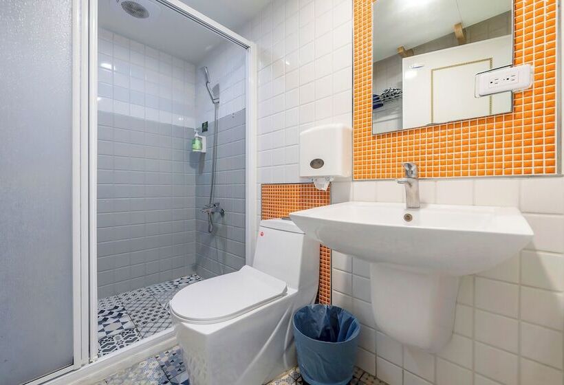 اتاق لوکس با بالکن و چشم‌انداز دریا, Happiness Ocean View B&b