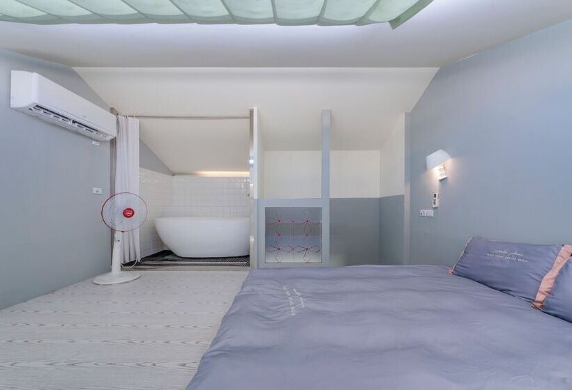 اتاق لوکس با بالکن و چشم‌انداز دریا, Happiness Ocean View B&b