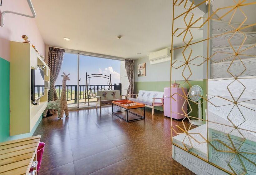 اتاق لوکس با بالکن و چشم‌انداز دریا, Happiness Ocean View B&b